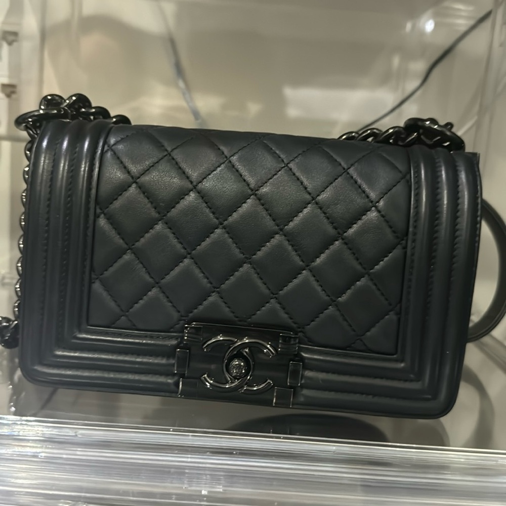 CHANEL Boy Small Black Calfskin Black Hardware - Picture 3 of 11